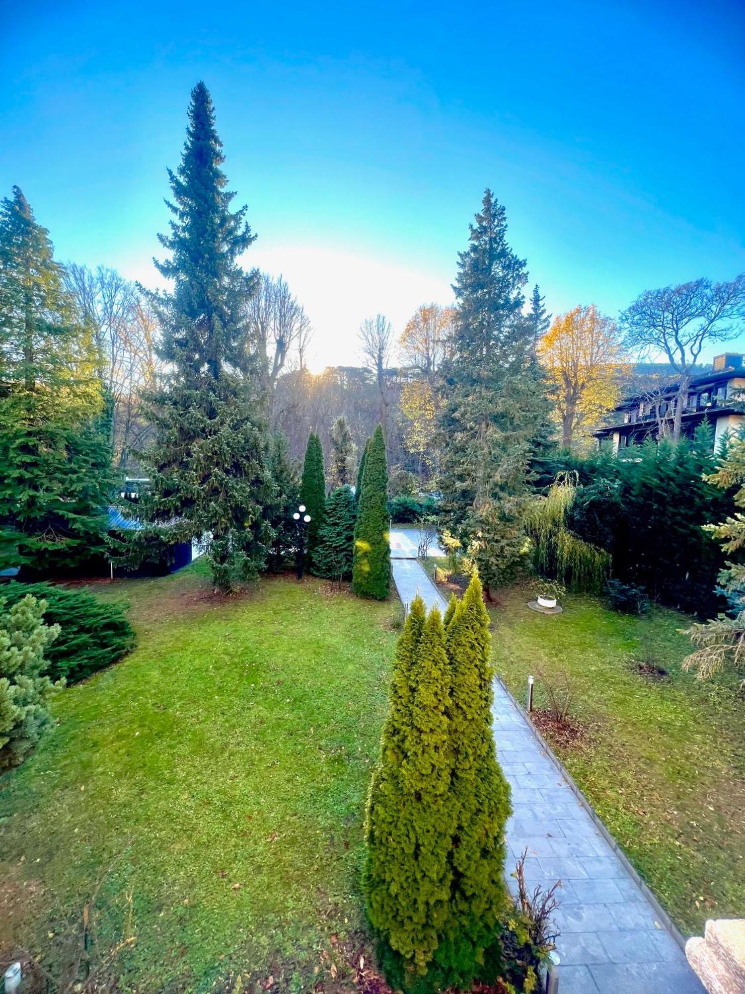 Schwarz Wienerwald Residenz Baden Exterior foto