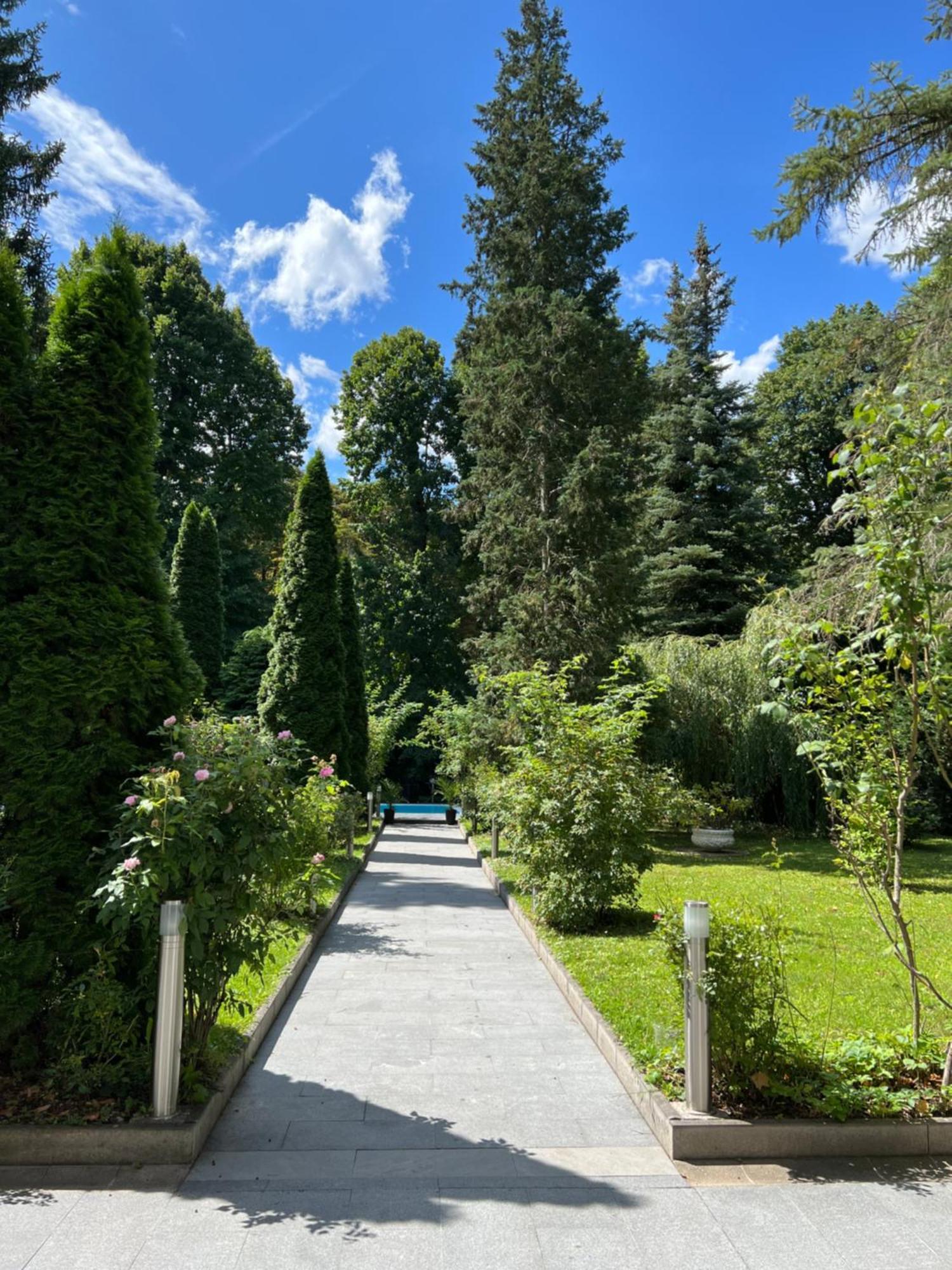 Schwarz Wienerwald Residenz Baden Exterior foto